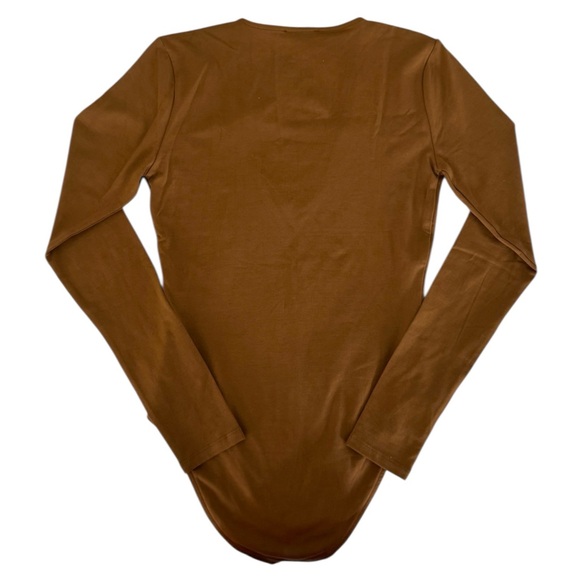 NWT Zara V-neck Bodysuit Brown Tan M Long Sleeve Deep V Neutral Basic Normcore - Picture 4 of 8